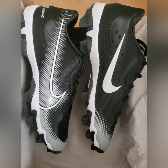 NIKE CLEATS SHOES - Picture 1 of 4